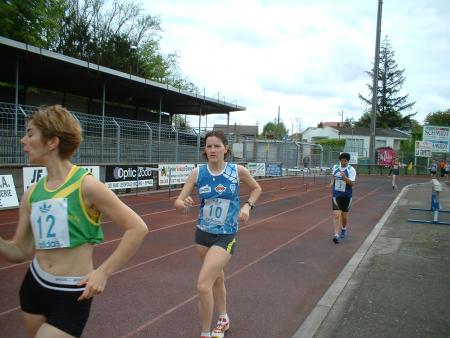 Ghislaine tout en déhanché